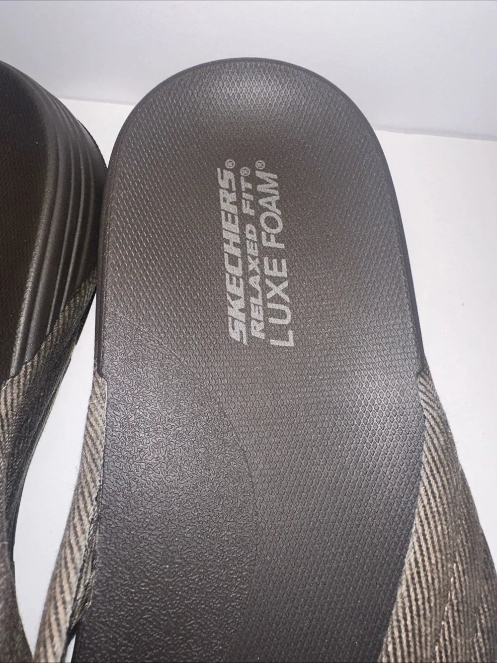 Skechers Men Relaxed Fit Luxe Foam Flip Flop Thong Brown Size 12 Never Worn